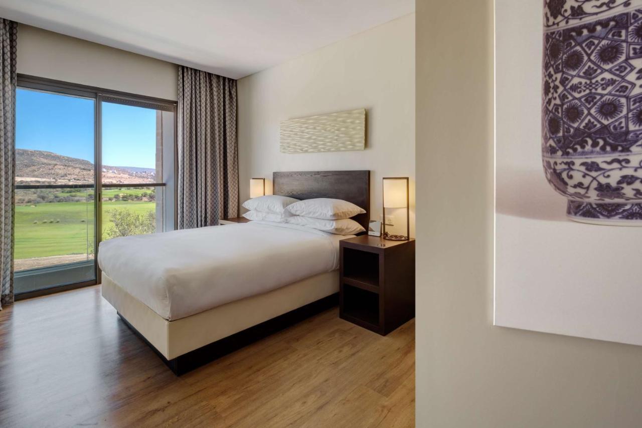 Hyatt Place Taghazout Bay Ngoại thất bức ảnh A bedroom at the Hilton Scottsdale Resort and Villas
