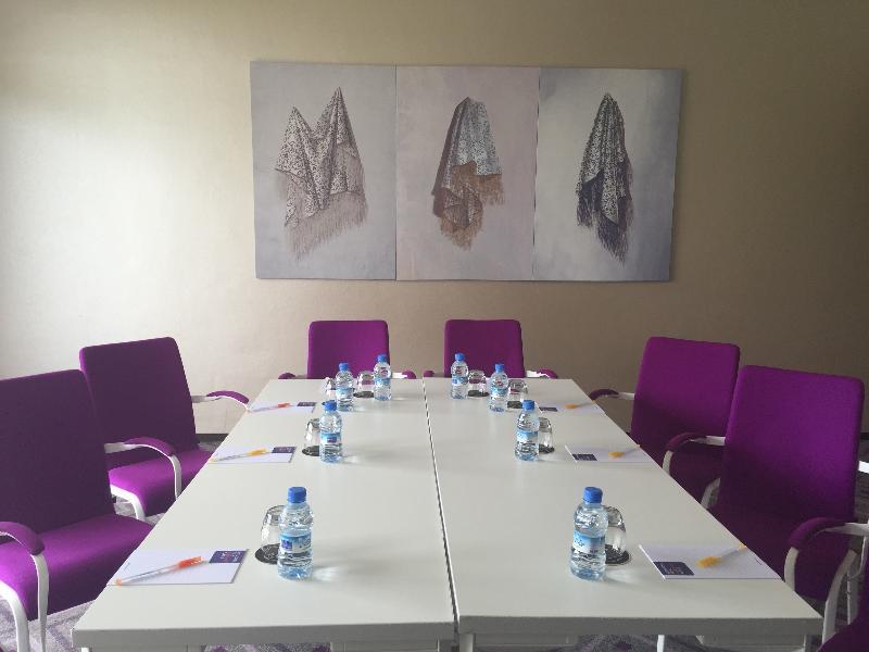 Hyatt Place Taghazout Bay Ngoại thất bức ảnh A meeting room at the hotel